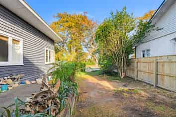 86 Anzac Parade, Whanganui East