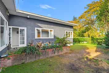 86 Anzac Parade, Whanganui East