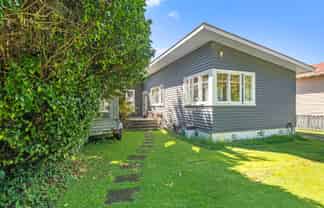 86 Anzac Parade, Whanganui East