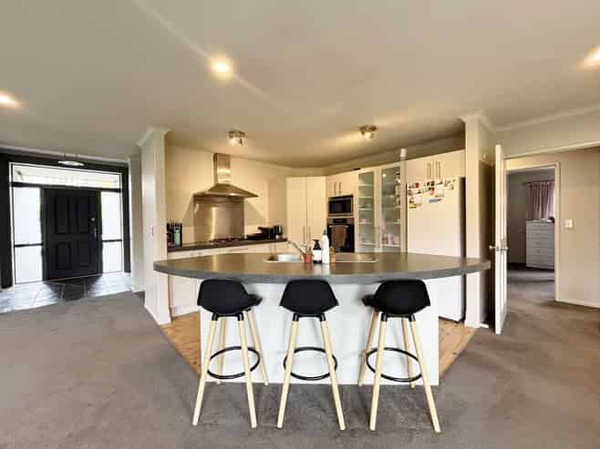 38 O'Neill Av, Northwood