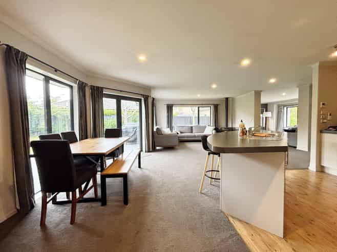 38 O'Neill Av, Northwood