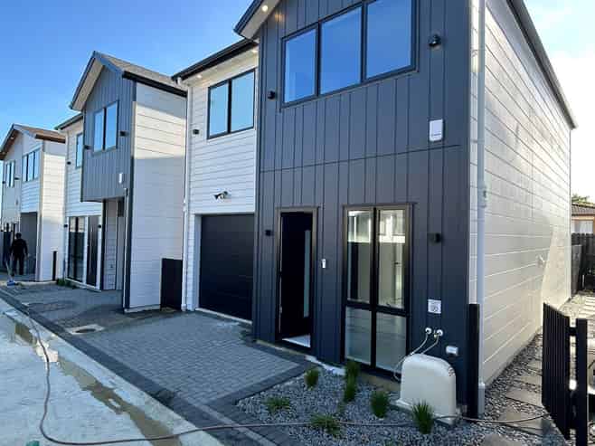 2/52 Hutchinsons Road, Bucklands Beach