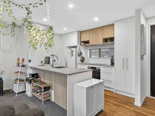 2/406 Armagh Street, Linwood