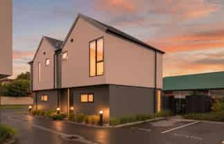 2/406 Armagh Street, Linwood