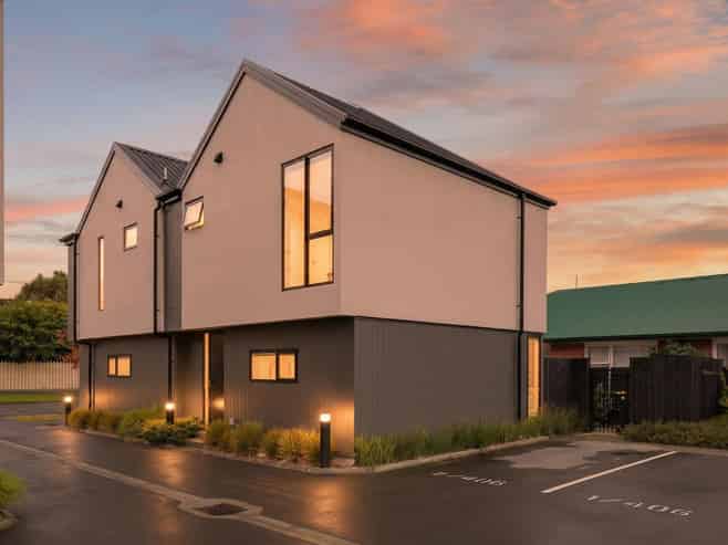 2/406 Armagh Street, Linwood