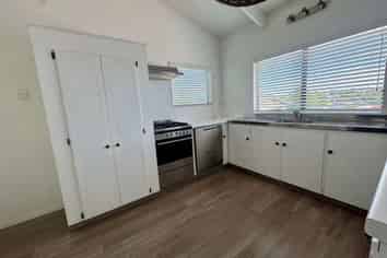 18A Bellevue Drive, Brookfield