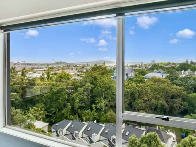 Prominent full-floor Parnell office