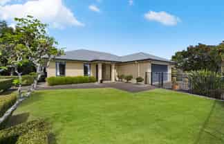 27 Saint James Drive, Huntington