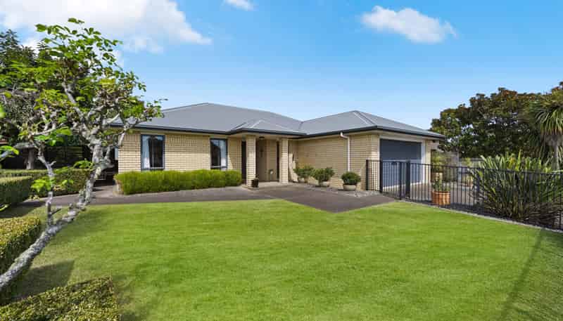 27 Saint James Drive, Huntington