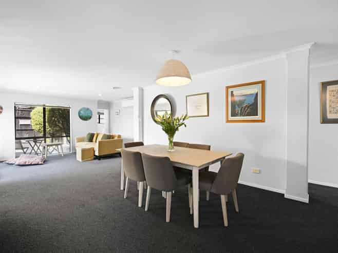 27 Saint James Drive, Huntington