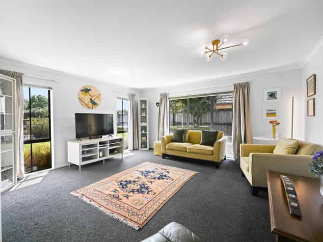 27 Saint James Drive, Huntington