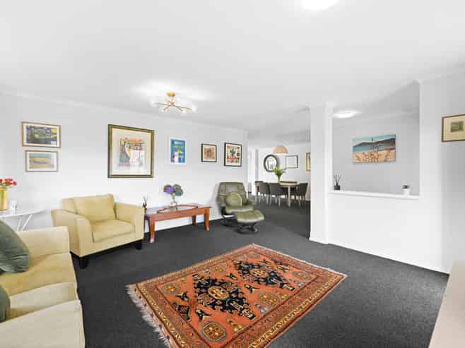 27 Saint James Drive, Huntington