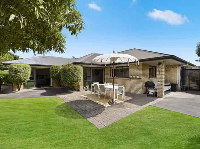 27 Saint James Drive, Huntington