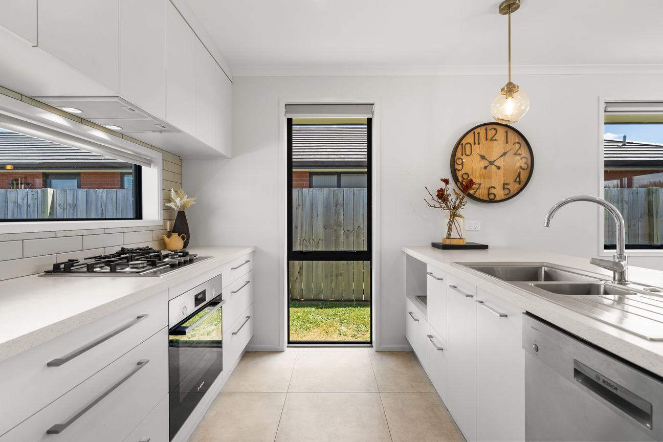 UNDER $1M in Cambridge East – Yes, UNDER $1M - Więcej