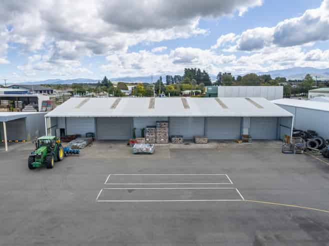 Workshop-Warehouse in Strategic Location