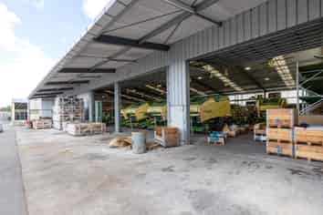 Workshop-Warehouse in Strategic Location