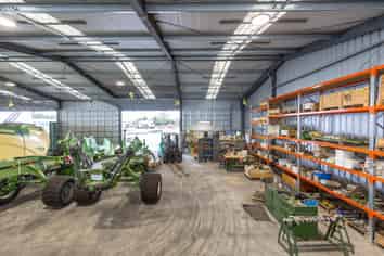 Workshop-Warehouse in Strategic Location