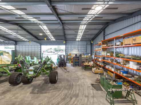 Workshop-Warehouse in Strategic Location