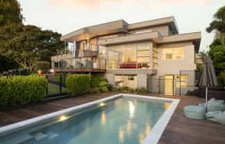 809 River Road, Chartwell