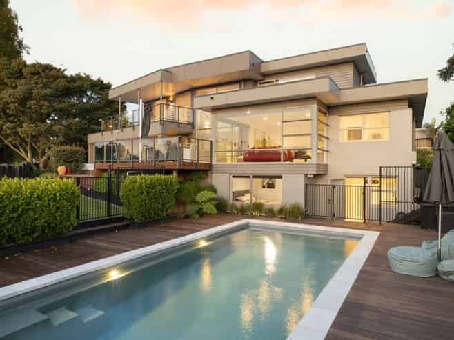 809 River Road, Chartwell