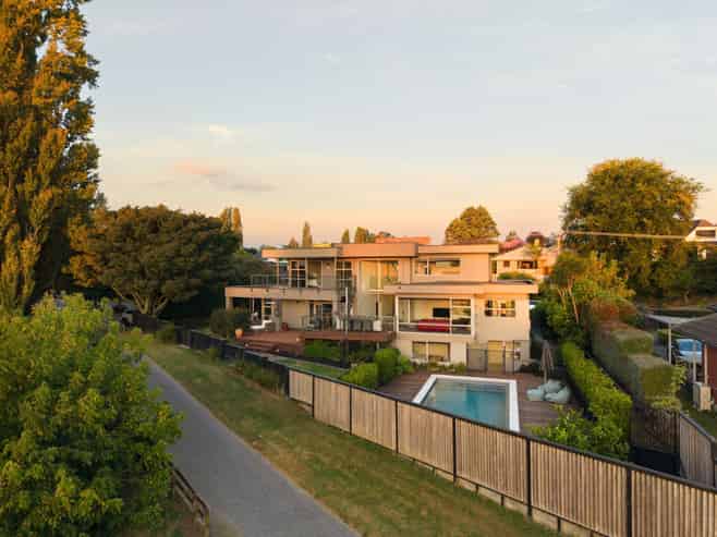 809 River Road, Chartwell