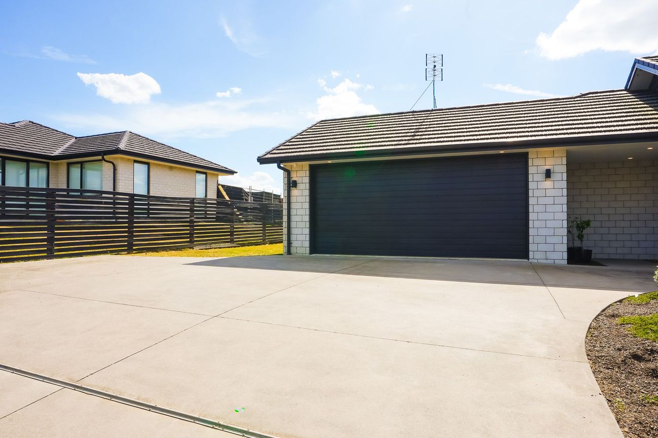 Landscaped, Gated & Ready to Enjoy - Ansicht 2