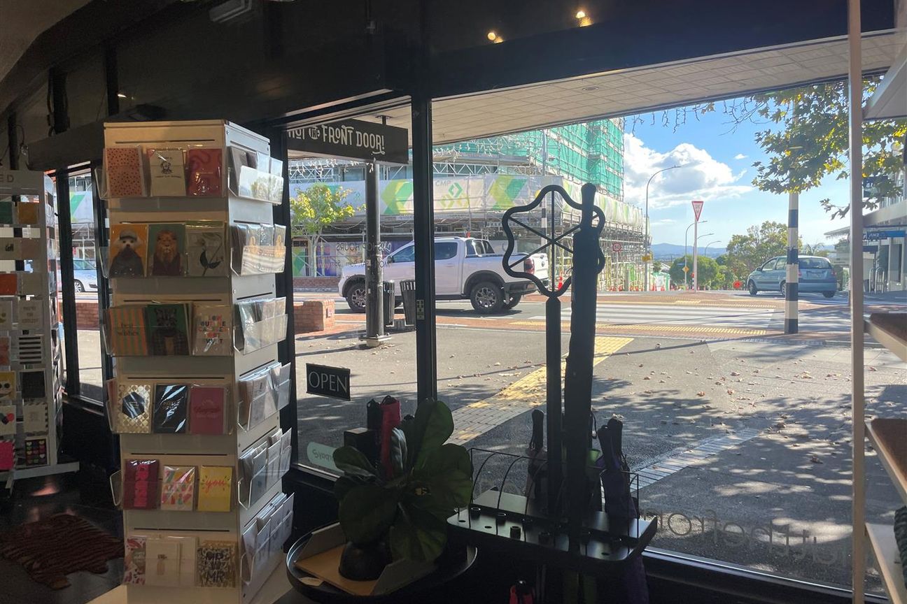 Retail with Unmissable Presence - Ansicht 3