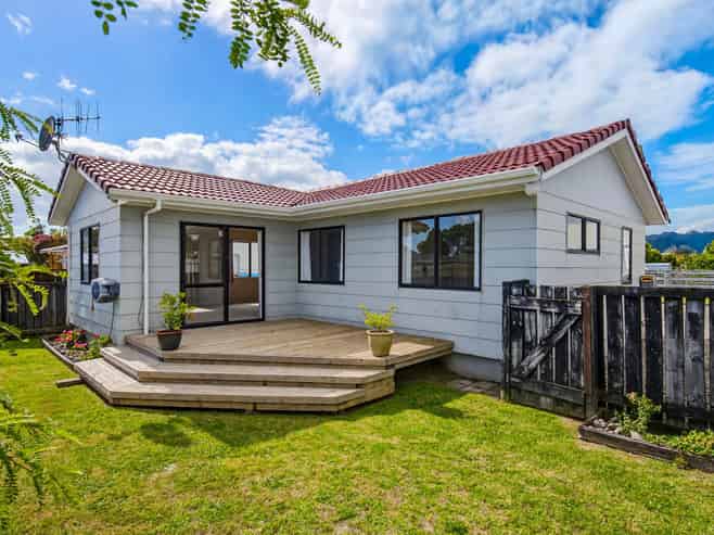 4 Sharda Grove, Paraparaumu Beach