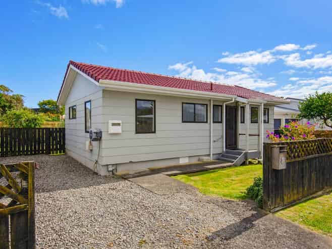 4 Sharda Grove, Paraparaumu Beach