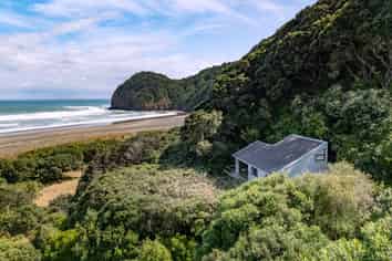 107 North Piha Road, Piha