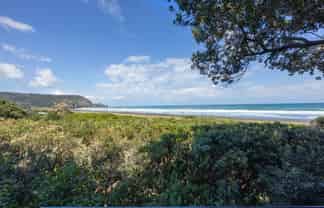 107 North Piha Road, Piha