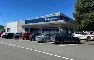 On Main Road with Plenty of Parking