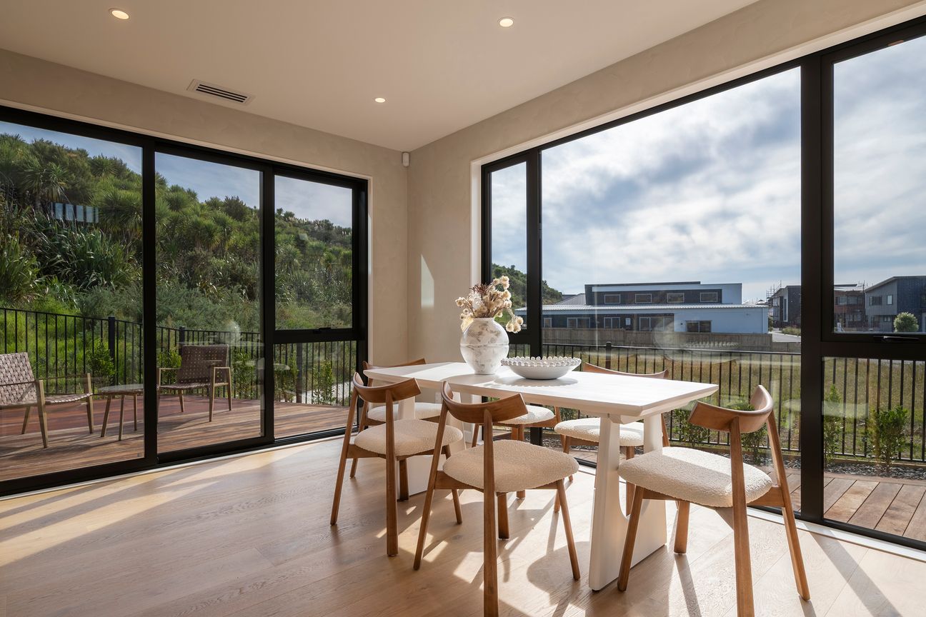 Architectural Elegance Meets Coastal Living - Mehr