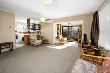 2/13 Northall Road, New Lynn