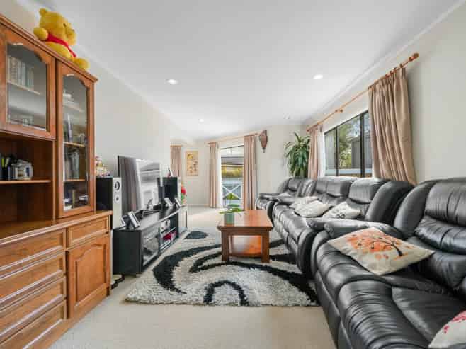 8B  Rangiatea Road, Epsom