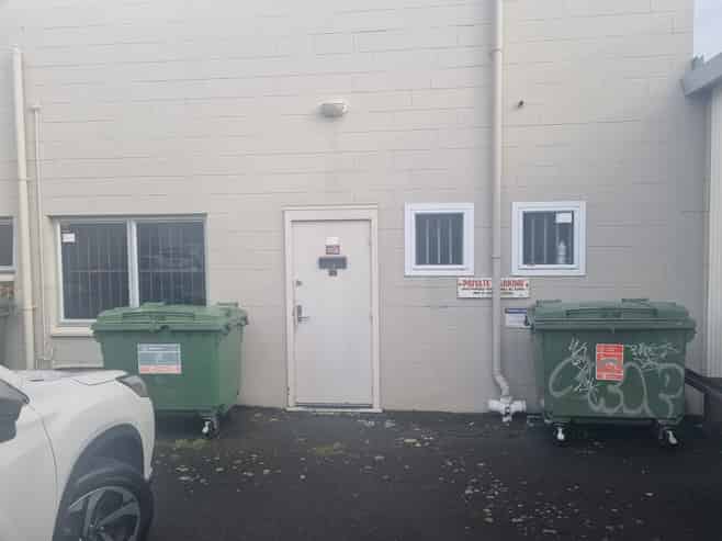 BROADWAY RETAIL - GREAT VALUE