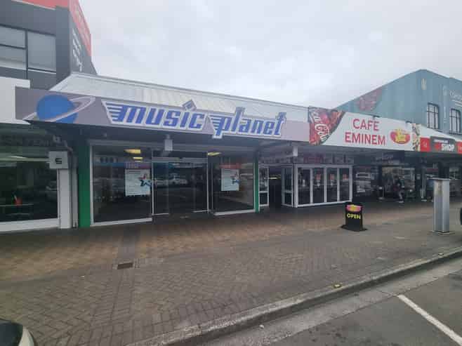 BROADWAY RETAIL - GREAT VALUE