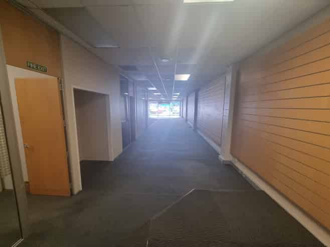 BROADWAY RETAIL - GREAT VALUE