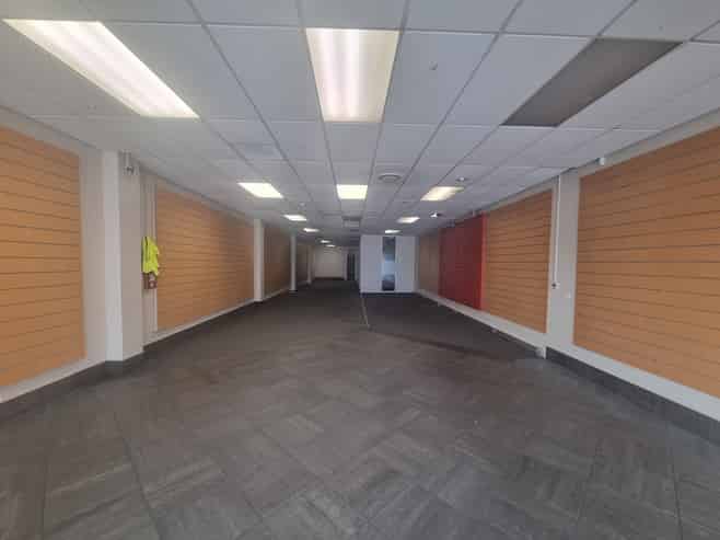 BROADWAY RETAIL - GREAT VALUE