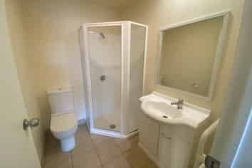 5p/10 Crown Lynn Place, New Lynn