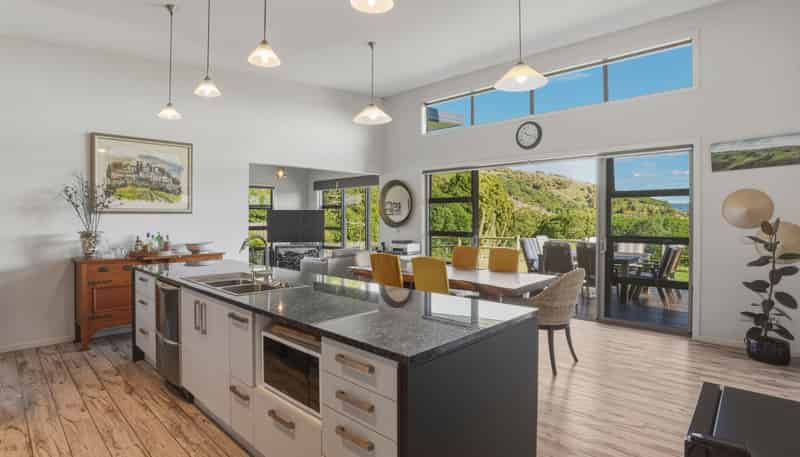 2390 Owaka State Highway, Katea