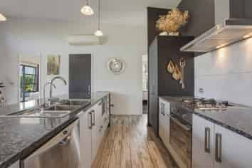 2390 Owaka State Highway, Katea