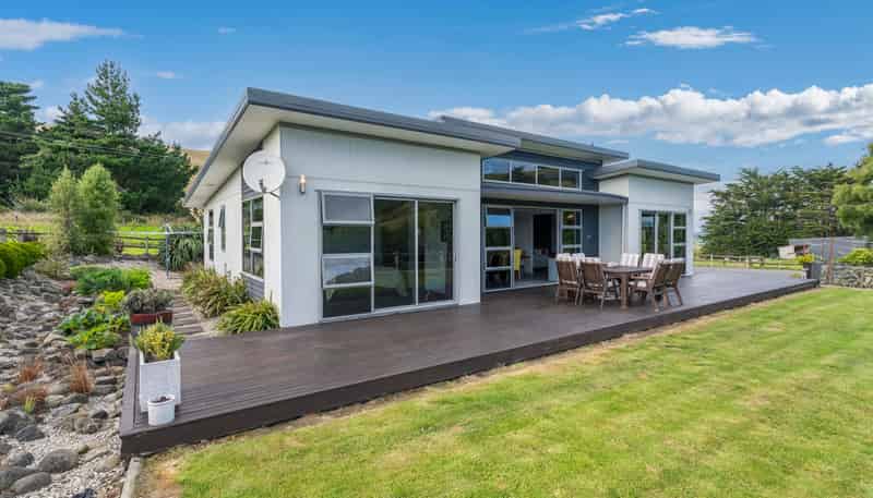 2390 Owaka State Highway, Katea