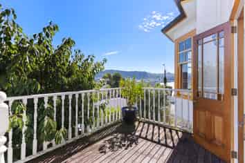 16 Maida Vale Road, Roseneath