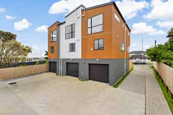 2/300 Great North Road, Henderson