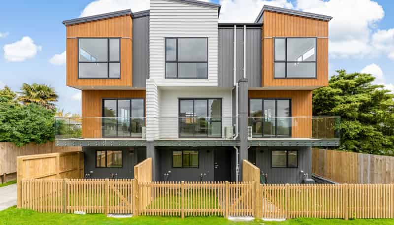 8/300 Great North Road, Henderson