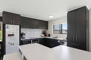 32a Holland Street, Glenholme