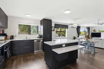 32a Holland Street, Glenholme