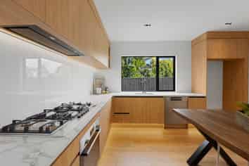 2E Hollywood Avenue, Epsom