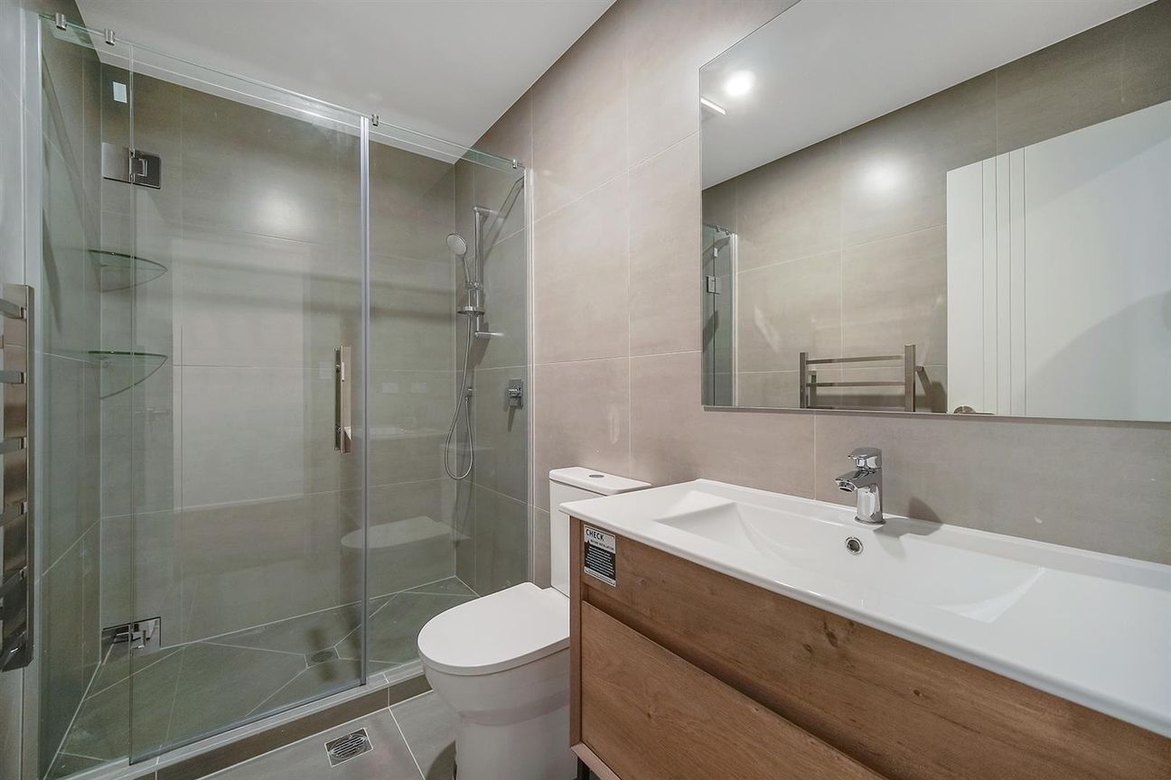 Stunning Three Bedroom Property - Aanzicht 4